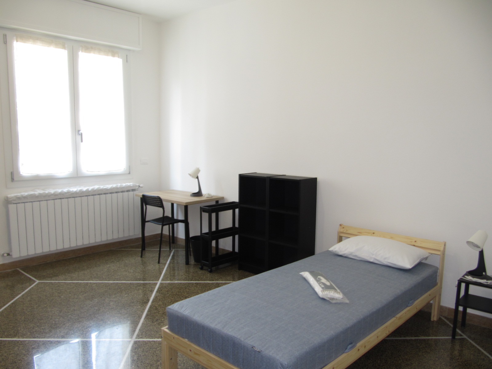 Chambre simple pour étudiantes à 20 min à pied depuis Ospedale Maggiore, Bologne — 750 €/mois